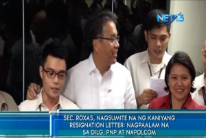 DILG Secretary Mar Roxas becomes emotional during farewell song of department employees. (Eagle News Service)