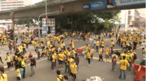 Malaysians gather in the capital for a second day in a call for Prime Minister Najib Razak to step down. (Photo grabbed from Reuters video)
