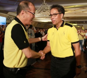 President Benigno S. Aquino III congratulates Interior and Local Government Secretary Manuel Roxas II after endorsing him as the standard-bearer of the ruling Liberal Party in the 2016 Presidential elections during the “A Gathering of Friends” at the Cory C. Aquino Kalayaan Hall of the Club Filipino in Greenhills, San Juan City on Friday (July 31). (Photo by Marcelino Pascua / Malacañang Photo Bureau)