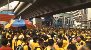 Thousands of Malaysians protest against Prime Minister Nazib Razak. (Photo grabbed from Reuters video/Courtesy Reuters)