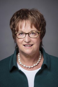 Mrs. Zypries will hold talks with the Philippine Government on German-Philippine economic relations, witness the official inauguration of the German Philippine Chamber of Commerce and Industry (GPCCI) and hand over an original piece of the Berlin Wall gifted to the people of the Philippines in remembrance of the EDSA Revolution.