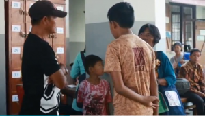 The family of Mary Jane Veloso visiting her in Yogyakarta prison in Indonesia. Veloso was sentenced to death by firing squad in Indonesia for drug trafficking, but was spared last April after officials in Manila asked Indonesian President Joko Widodo to allow her to give evidence to an investigation into the network that allegedly recruited her.