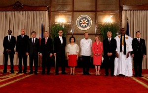 President Benigno S. Aquino III and Foreign Affairs Acting Secretary Laura del Rosario pose with residents and non-residents ambassadors to the Philippines who presented their credentials Tuesday, January 11, 2016 in Malacanang. The ambassadors, from left, include Mongolia - HE Tumur Lkhagvadorj, Mauritania - HE Yahya Ngam, Croatia - HE Drazen Margeta, Australia - HE Amanda Louise Gorely, Iran - HE Mohammad Tanhaei, Poland - HE Marcin Kubiak, Kazakhtan - HE Askhat Orazbay, Algeria - HE Nasreddine Rimouche, Republic of Gambia - HE Abubacarr Jah. (Photo by Rolando Mailo/Malacanang Photo Bureau)