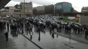 French taxi drivers start a second day of strikes over what they consider as "unfair competition" from private car ride firms like Uber. (Courtesy Reuters/Photo grabbed from Reuters video)