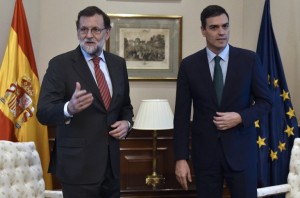 Spain's acting Prime Minister Mariano Rajoy and Spanish Socialist Party (PSOE) leader Pedro Sanchez (R) stand before a meeting at the Spanish parliament in Madrid on Feb. 12. (AFP/ Gerard Julien)
