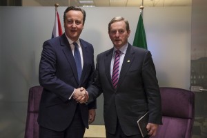 British Prime Minister David Cameron (L) shakes hands with Irish Prime minister Enda Kenny during a meeting at the European leaders summit on February 19, 2016 in Brussels.  David Cameron on February 16 appeared to close in on a reform deal to keep his country in the EU after two days and nights of haggling with European leaders at a Brussels summit.  / AFP / POOL / Dan Kitwood