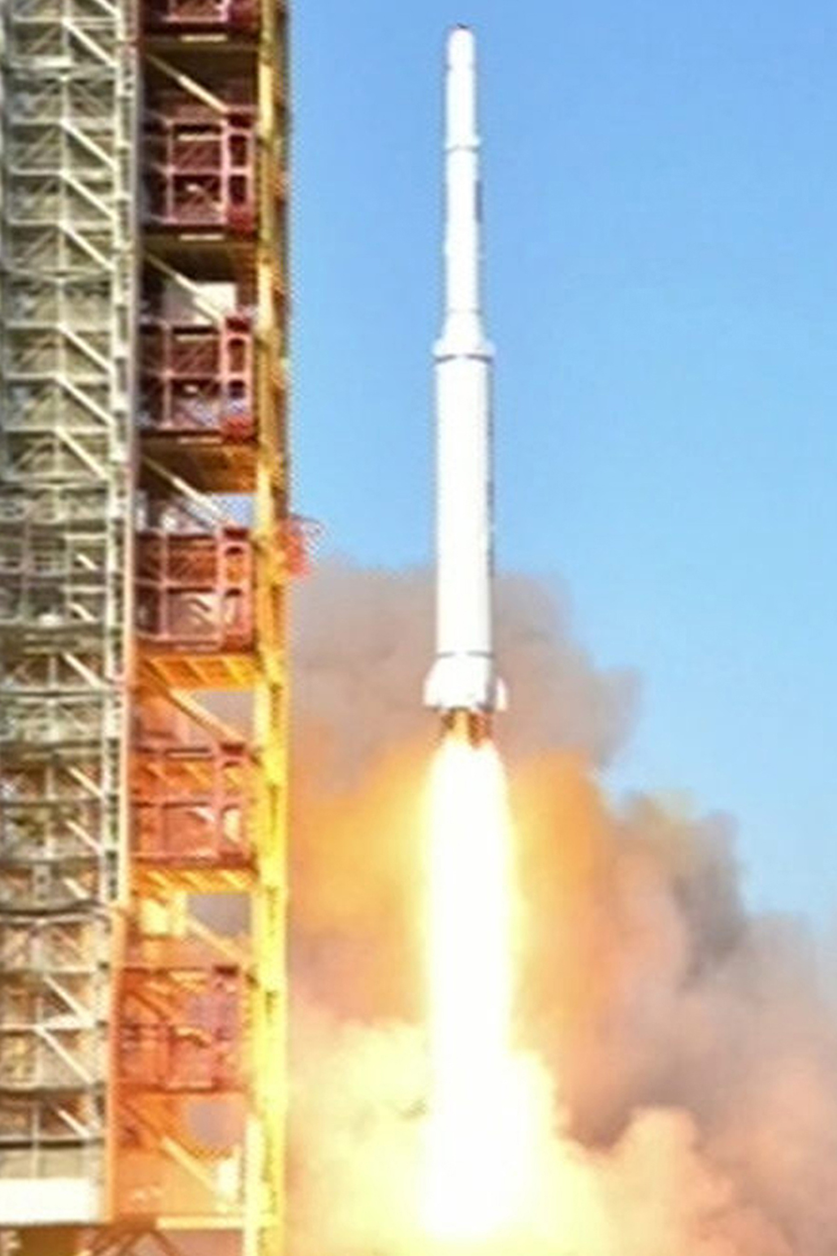 This picture taken from North Korean TV and released by South Korean news agency Yonhap on February 7, 2016 shows North Korea's locket launch of earth observation satellite Kwangmyong 4.  North Korea said on February 7, it had successfully put a satellite into orbit, with a rocket launch widely condemned as a ballistic missile test for a weapons delivery system to strike the US mainland. REPUBLIC OF KOREA OUT -- RESTRICTED TO SUBSCRIPTION USE  --  AFP PHOTO / North Korean TV via YONHAP  -- NO MARKETING - NO ADVERTISING CAMPAIGNS - DISTRIBUTED AS A SERVICE TO CLIENTS -- THIS PICTURE WAS MADE AVAILABLE BY A THIRD PARTY. AFP CAN NOT INDEPENDENTLY VERIFY THE AUTHENTICITY, LOCATION, DATE AND CONTENT OF THIS IMAGE. THIS PHOTO IS DISTRIBUTED EXACTLY AS RECEIVED BY AFP. / AFP / NORTH KOREAN TV / YONHAP
