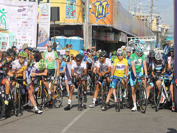 Le Tour de Filipinas 2016 cyclist prepares for the Stage 3 of the competition (Daet, Camarines Norte – Legazpi City, Albay)