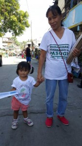 Kids, accompanied by their parents, distributed Pasugo magazines to their neighbors.  (Eagle News Service)