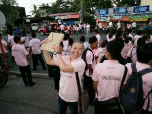 Doing everything wholeheartedly and cheerfully, Iglesia Ni Cristo members all over the country distributed copies of the Pasugo magazine to their neighbors, friends and acquaintances. (Eagle News Service)