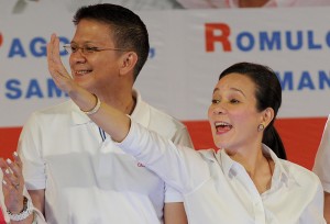 (AFP File photo) Philippine presidential candidate Grace Poe (R) next to her running mate Senator Francis 'Chiz" Escudero greet supporters as they launch their campaigns for the May national elections in Manila on February 9, 2016. AFP PHOTO / Jay DIRECTO 
