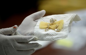 An official from the Presidential Commission on Good Government (PCGG) shows diamond jewellery seized by the Philippine government from former first lady Imelda Marcos, at the Central Bank headquarters in Manila on November 24, 2015. Philippine authorities on November 24 showcased a dazzling collection of jewels seized from the family of the late dictator Ferdinand Marcos appraised in preparation for a possible auction. The long-hidden collection, seized in three batches after Marcos was overthrown in 1986, also provides a stark look at how the Marcos family enriched itself while the nation sank deeper into poverty. AFP PHOTO / NOEL CELIS / AFP / NOEL CELIS