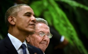 Sitting next to Cuban President Raul Castro (R), US President Barack Obama (L) smiles during the state dinner at the Revolution Palace in Havana on March 21, 2016. Obama and Castro vowed Monday in Havana to set aside their differences in pursuit of what the US president called a "new day" for the long bitterly divided neighbors. AFP PHOTO/Adalberto Roque