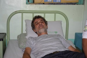 In this undated handout photo released by Philippine military Western Mindanao Command (WESMINCOM) on April 9, 2016, shows retired Italian priest Rolando Del Torchio receiving treatment at a military hospital in Zamboanga City in southern island of Mindanao, after his release. A retired Italian priest held hostage for six months by Islamic militants in the southern Philippines left a military hospital April 9, looking frail a day after his release, officials and witnesses said. / AFP PHOTO / WESMINCOM / HO