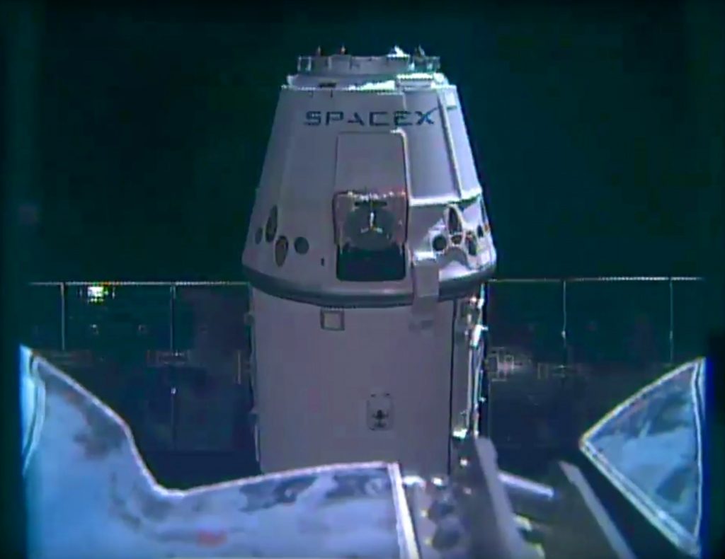 This NASA TV image shows SpaceX's unmanned Dragon cargo as it arrives at the International Space Station on April 10, 2016 SpaceX's unmanned Dragon cargo ship, carrying lettuce seeds, lab mice and an inflatable pop-up room, arrived April 10 at a crowded International Space Station where six spacecraft are now docked. British astronaut Tim Peake reached out with the station's robotic arm and grappled the Dragon, carrying its nearly 7,000 pounds (3,175 kilograms) of gear, at 7:23 am (1123 GMT).  / AFP PHOTO / NASA / Handout / RESTRICTED TO EDITORIAL USE - MANDATORY CREDIT "AFP PHOTO / NASA TV" - NO MARKETING NO ADVERTISING CAMPAIGNS - DISTRIBUTED AS A SERVICE TO CLIENTS