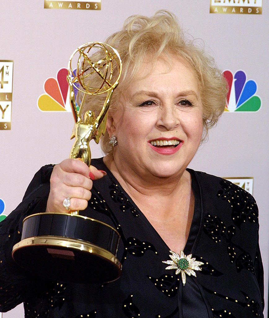(FILES) This file photo taken on September 21, 2002 shows actress Doris Roberts holding her Emmy for Outstanding Supporting Actress in a Comedy Series for her role as Marie in "Everybody Loves Raymond" at the 54th Annual Emmy Awards at the Shrine Auditorium in Los Angeles, California. According to US media reports, stage and screen actress Doris Roberts, who starred in the hit sitcom Everybody Loves Raymond (1996-2005), died  April 17, 2016 at age 90 in Los Angeles. The cause of death has yet to be released.  / AFP PHOTO / LEE CELANO