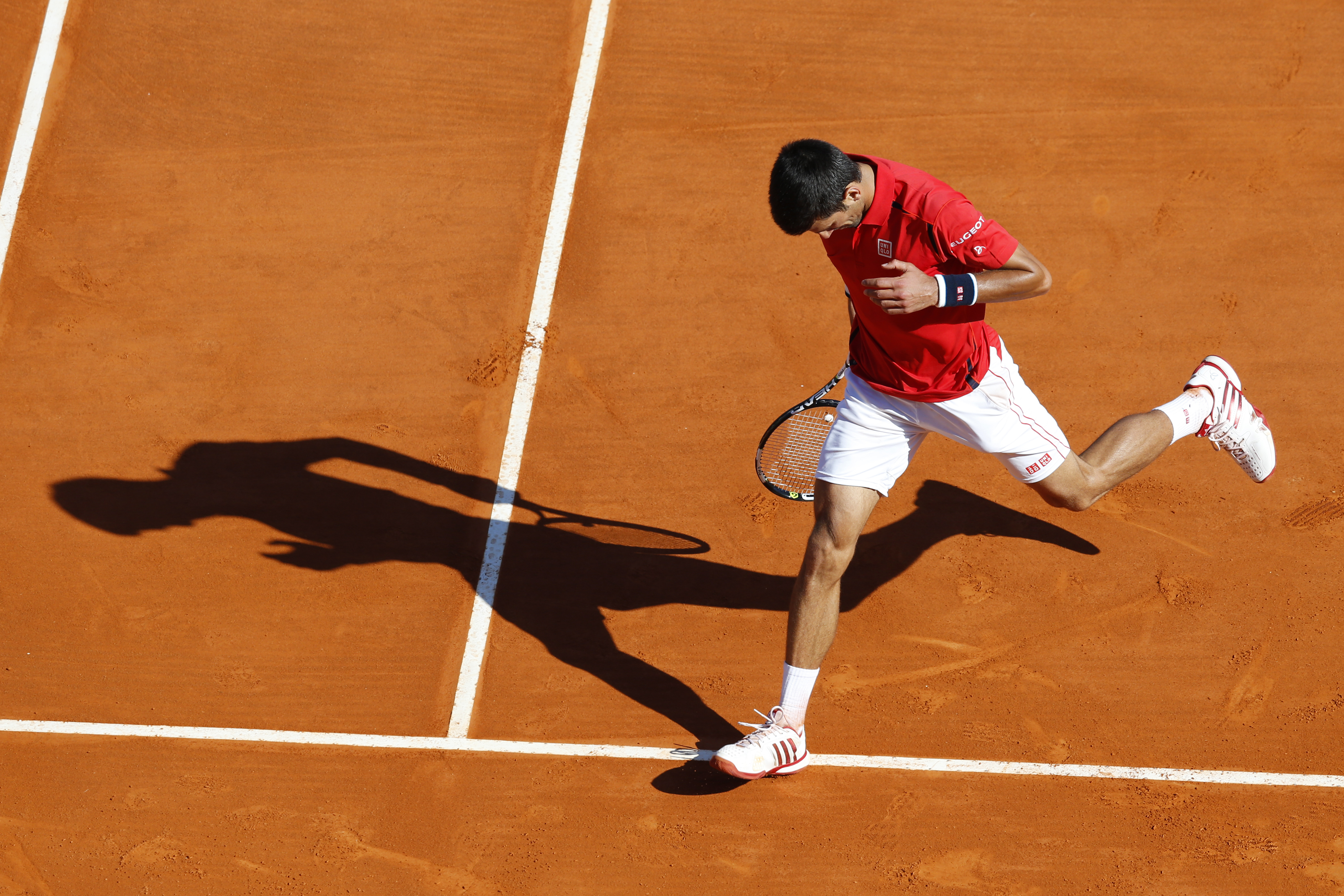 Serbia's Novak Djokovic runs during his tennis match against Czech Republic's Jiri Vesely at the Monte-Carlo ATP Masters Series tournament, on April 13, 2016 in Monaco.  AFP PHOTO / VALERY HACHE / AFP PHOTO / VALERY HACHE