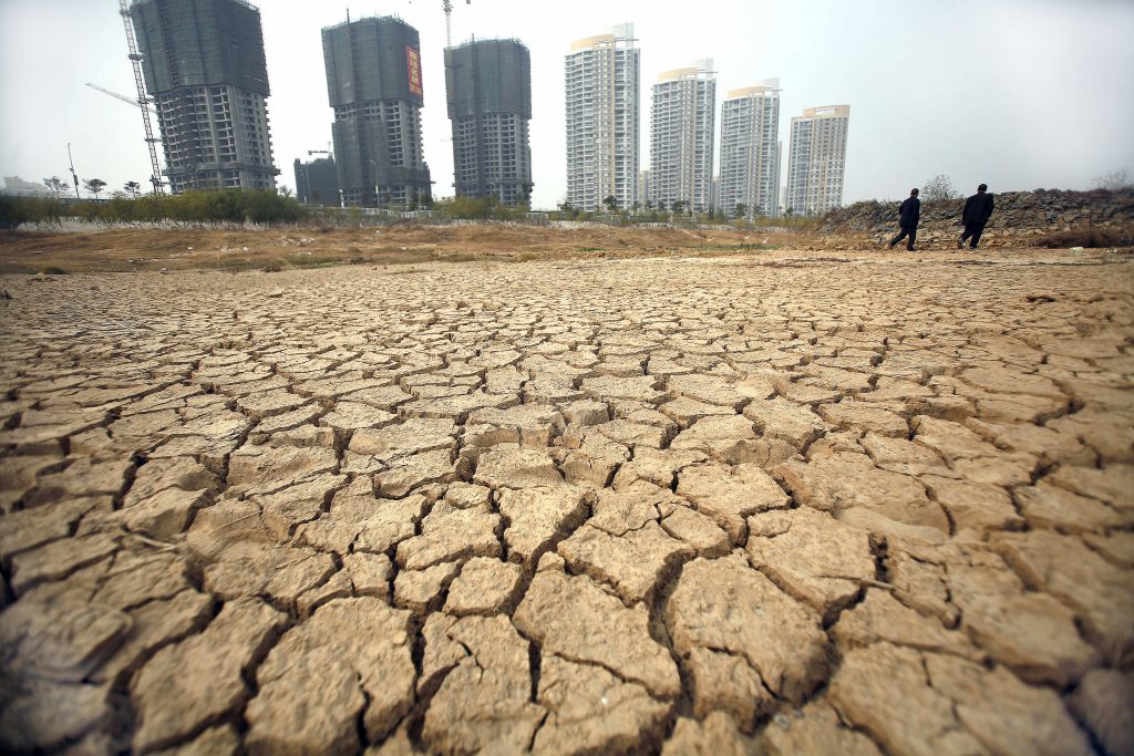 The dry riverbed of the Gan river, which flows into Poyang lake and is a major tributary of the Yangtze, as the river dries up near the Jiangxi capital of Nanchang, 05 December 2007, due to the drought that began in July. Water levels in Poyang Lake in Jiangxi province, China's largest fresh water lake, are nearing record lows as a drought exacerbates, causing severe water shortages for industrial and residential users. CHINA OUT GETTY OUT AFP PHOTO / AFP PHOTO / STR