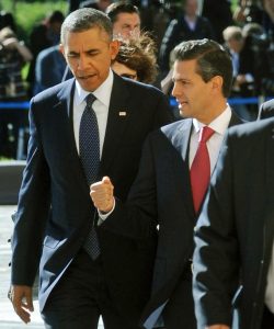 This handout picture released by Mexican Presidency press office shows Mexican President Enrique Pena Nieto (R) with US President Barrack Obama before the familiy photo on September 06, 2013 in the framework of the G-20 summit in Saint Petersburg, Russian Federation. AFP PHOTO/PRESIDENCIA / AFP PHOTO / PRESIDENCIA