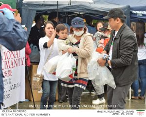Relief distribution during the INC's International Aid to Humanity at the Iino Elementary School in Mashiki, Kumamoto, Japan. (Photo courtesy FYM Foundation)