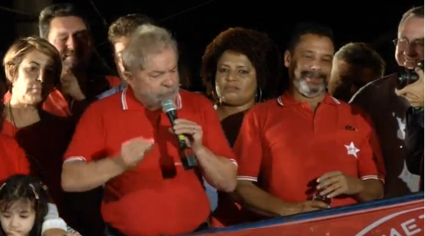 Former Brazilian President Luiz Inacio Lula da Silva leads a rally in support of current President Dilma Rousseff as the opposition calls for impeachment.(photo grabbed from Reuters video) 