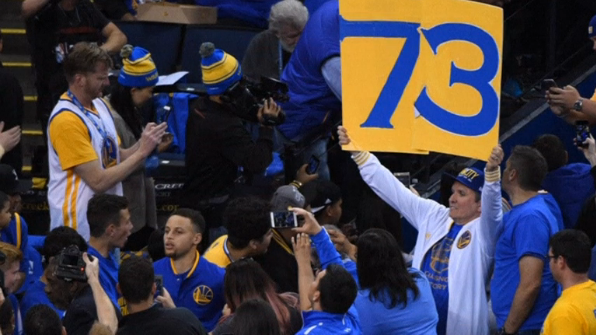 The Golden State Warriors break record for most wins in a season with easy 125-104 victory over Memphis Grizzlies.(photo grabbed from Reuters video) 