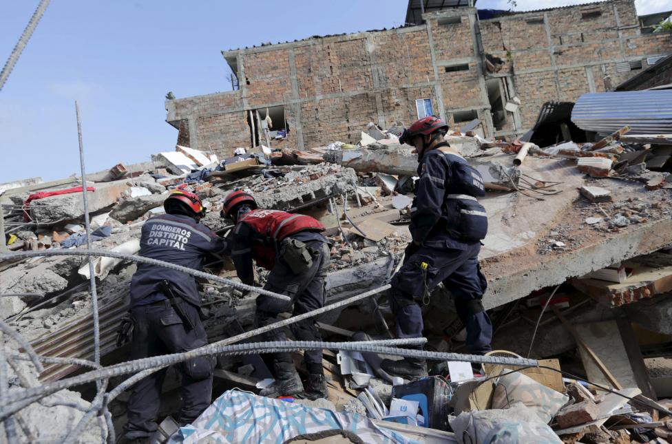 Rescue team members and firefighters search for victims at a collapsed building after an earthquake struck off the Pacific coast, in Portoviejo, Ecuador. REUTERS/Henry Romero