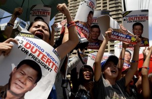Supporters of Presidential candidate and Davao Mayor Rodrigo Duterte hold a protest near the premises of the Bank of the Philippine Island (BPI) in Manila on May 2, 2016. Independent vice presidential candidate Antonio Trillanes has accused leading presidential candidate Rodrigo Duterte of hiding unexplained wealth deposited in secret accounts in the BPI and dared Duterte to open his bank records for public scrutiny. / AFP PHOTO / NOEL CELIS