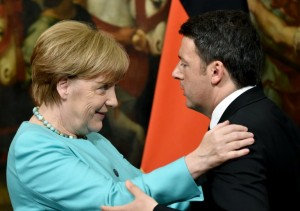 Italian Prime Minister Matteo Renzi (R) embraces with German Chancellor Angela Merkel after a press conference at Rome's Palazzo Chigi on May 5, 2016. EU president Donald Tusk travels to Rome Thursday with fellow EU institution leaders and German Chancellor Angela Merkel for two days of talks likely to focus on next steps in Europe's migrant crisis. Prime Minister Matteo Renzi, who fears Italy becoming the new migrant frontline after the closure of the Balkan route, will host the first day of talks, followed by Pope Francis on Friday. / AFP PHOTO / ALBERTO PIZZOLI