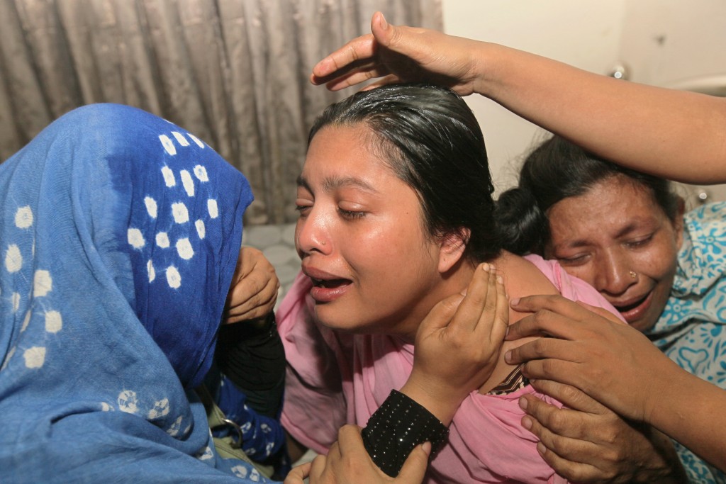 Bangladeshi relatives of teenage cricketer Babul Shikdar, 16, who died after allegedly being beaten by a batsman during a friendly cricket match, react at their home in Dhaka on May 11, 2016. A teenage cricketer in Bangladesh was allegedly killed by a stump-wielding batsman after he taunted the umpire over a no-ball delivery, police said May 12. Sixteen-year-old Babul Shikdar was wicketkeeping during a neighbourhood match with friends in the capital Dhaka on Wednesday when the batsman was given out, local police chief Bhuiyan Mahboob Hasan said. / AFP PHOTO / STR