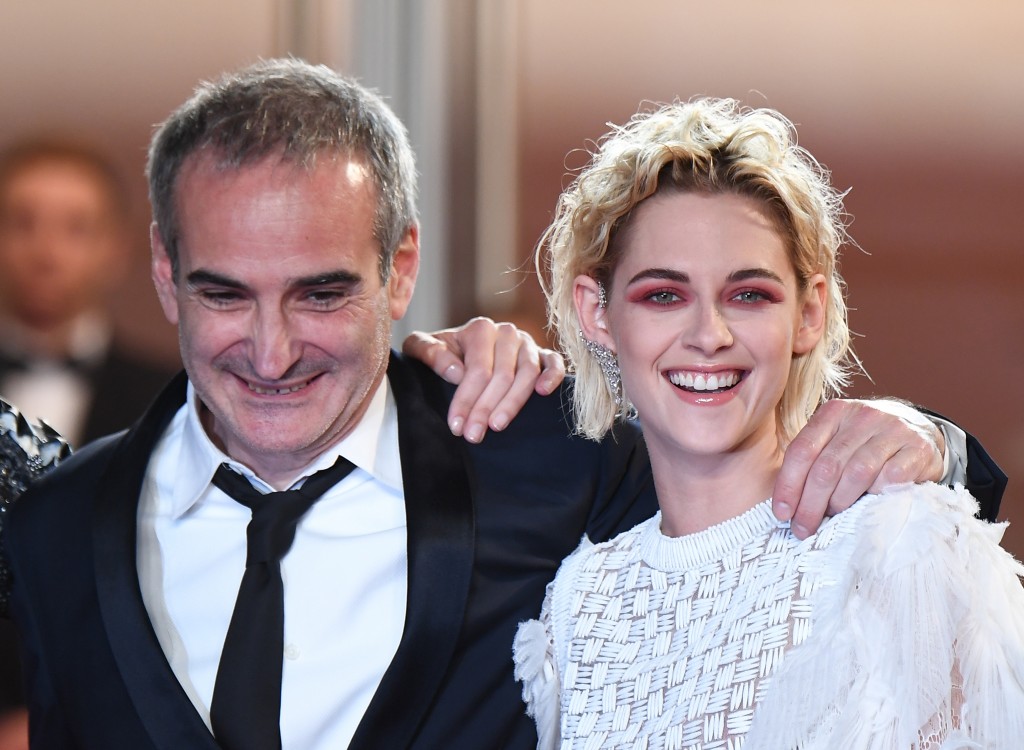 French director Olivier Assayas and US actress Kristen Stewart pose as they arrive on May 17, 2016 for the screening of the film "Personal Shopper" at the 69th Cannes Film Festival in Cannes, southern France. / AFP PHOTO / ANNE-CHRISTINE POUJOULAT