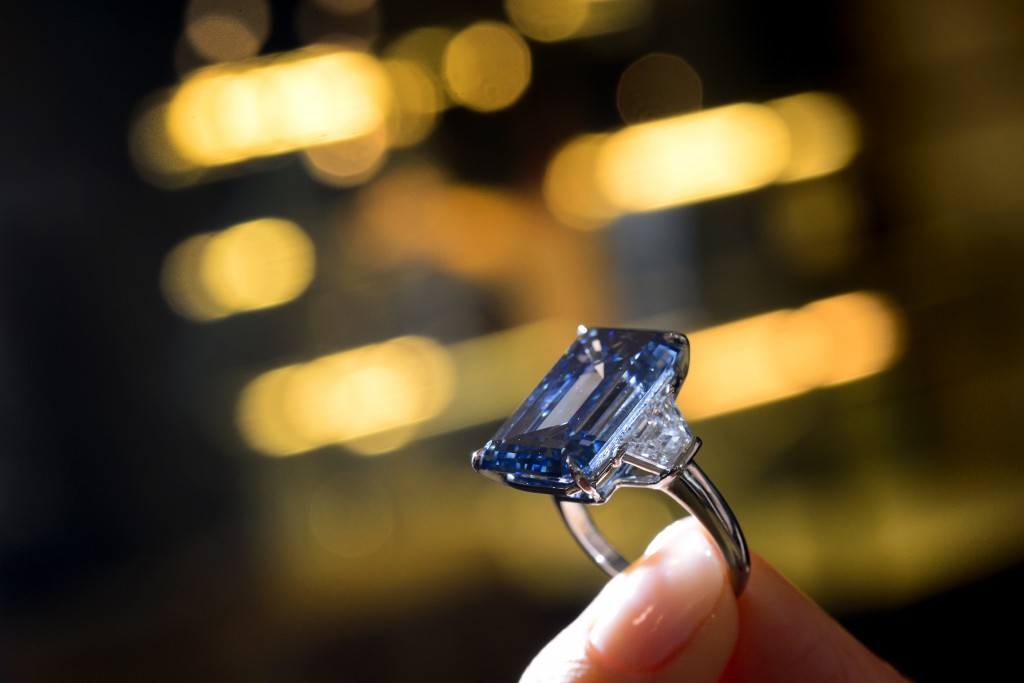 (FILES) This file photo taken on May 12, 2016 in Geneva during a press preview by Christies's auction house shows the 'Oppenheimer Blue,' a rare fancy vivid blue diamond weighing 14.62 carat. The Oppenheimer Blue, a dazzling blue diamond once owned by mining magnate Philip Oppenheimer, etched a record $50.6 million (45 million euros) at auction in Geneva Wednesday, auction house Christie's said on May 18, 2016. / AFP PHOTO / FABRICE COFFRINI