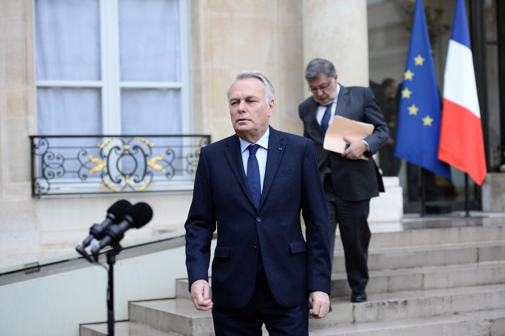French Foreign minister Jean-Marc Ayrault, flanked by French junior minister for Transport, Maritime Economy and Fishery Alain Vidalies (R), arrives to speak to journalists following a crisis meeting of top ministers at the Elysee Presidential palace in Paris, after an EgyptAir flight from Paris to Cairo disappeared from radar. Egyptian search teams combed the Mediterranean for signs of an EgyptAir flight that vanished from radar screens en route from Paris to Cairo on May 19, 2016 with 66 people on board, the airline said. Twenty-six foreigners were among the 56 passengers, including 15 French citizens, a Briton and a Canadian, EgyptAir said. / AFP PHOTO / STEPHANE DE SAKUTIN