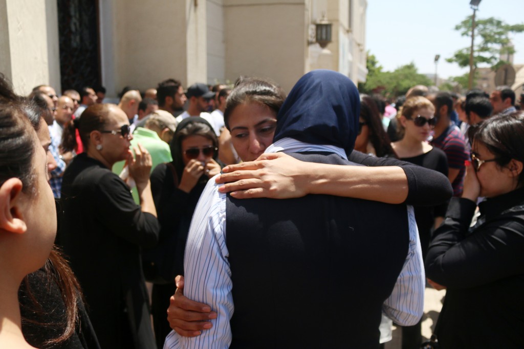 Relatives and friends of passengers of the EgyptAir plane that crashed in the Mediterranean, comfort each other on May 20, 2016 during prayers at Abou Bakr el-Sedek mosque in Cairo. Egypt found wreckage including seats and luggage from the EgyptAir plane, as investigators tried to unravel the mystery of why it swerved and plummeted into the sea. Search teams spotted personal belongings of passengers and parts of the Airbus A320 about 290 kilometres (180 miles) north of Egypt's coastal city of Alexandria, the military said.  / AFP PHOTO / MOHAMED METEAB