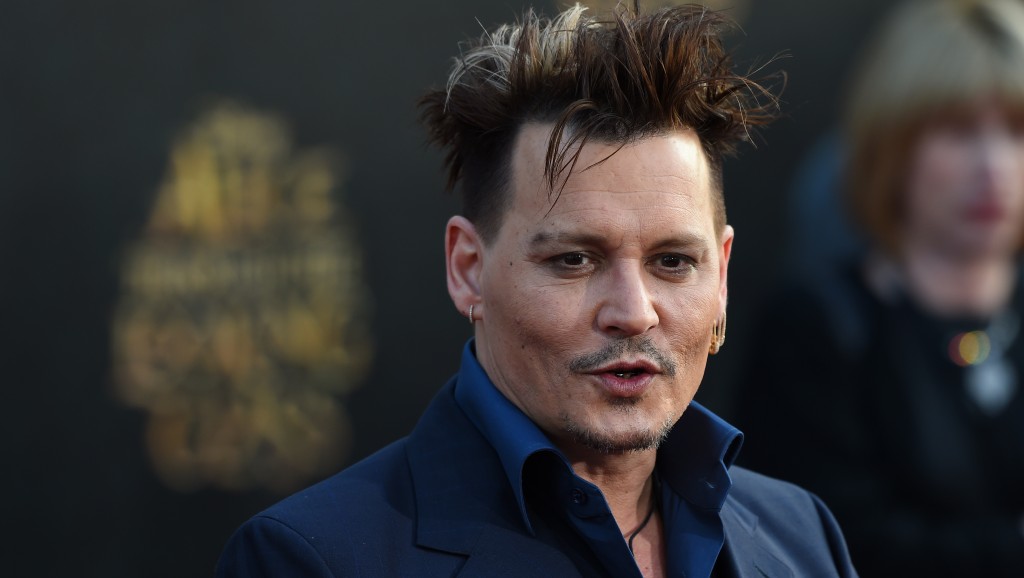 Actor Johnny Depp attends the premiere of Disney's "Alice Through The Looking Glass," May 23, 2106 at the El Capitan Theatre in Hollywood, California. / AFP PHOTO / Robyn BECK
