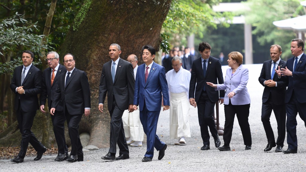 (L to R) Italian Prime Minister Matteo Renzi, European Commission President Jean-Claude Juncker, French President Francois Hollande, US President Barack Obama, Japan's Prime Minister Shinzo Abe, Canadian Prime Minister Justin Trudeau, German Chancellor Angela Merkel, European Council President Donald Tusk and Britain's Prime Minister David Cameron walk the grounds at Ise-Jingu Shrine in the city of Ise in Mie prefecture, on May 26, 2016 on the first day of the G7 leaders summit. World leaders kick off two days of G7 talks in Japan on May 26 with the creaky global economy, terrorism, refugees, China's controversial maritime claims, and a possible Brexit headlining their packed agenda. / AFP PHOTO / STEPHANE DE SAKUTIN