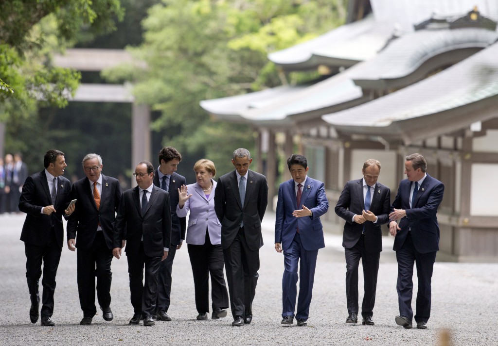 (From L) Italian Prime Minister Matteo Renzi, European Commission President Jean-Claude Juncker, French President Francois Hollande, Canadian Prime Minister Justin Trudeau, German Chancellor Angela Merkel, US President Barack Obama, Japanese Prime Minister Shinzo Abe, European Council President Donald Tusk and British Prime Minister David Cameron walk past the Kaguraden as they visit Ise-Jingu Shrine in the city of Ise in Mie prefecture, on May 26, 2016 on the first day of the G7 leaders summit. World leaders kick off two days of G7 talks in Japan on May 26 with the creaky global economy, terrorism, refugees, China's controversial maritime claims, and a possible Brexit headlining their packed agenda. / AFP PHOTO / POOL / Carolyn Kaster