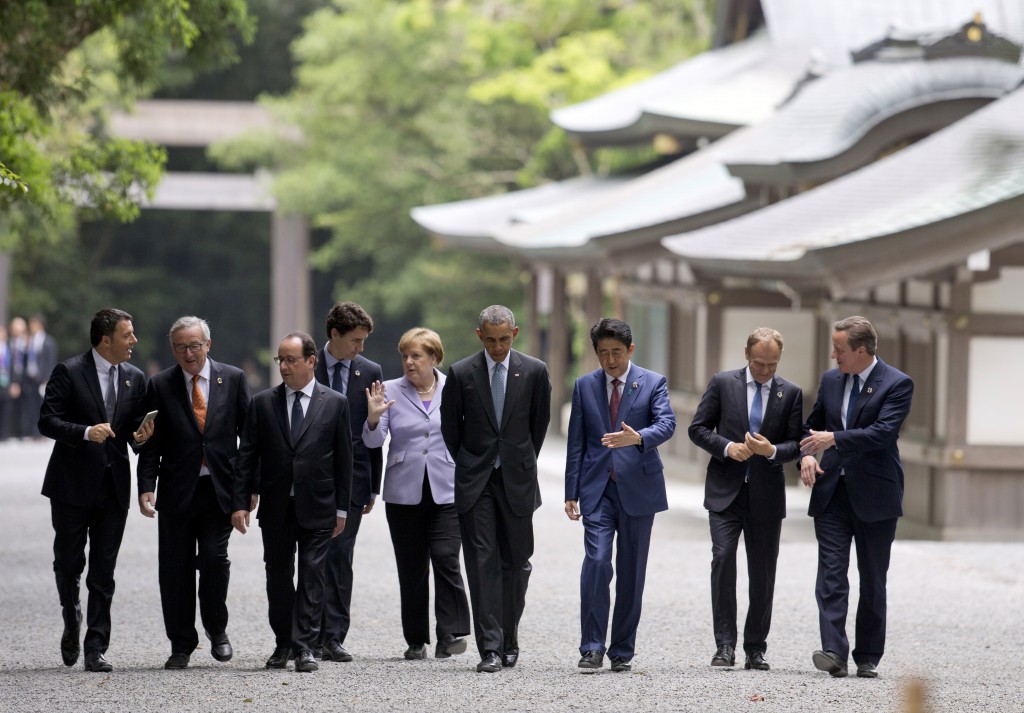 (From L) Italian Prime Minister Matteo Renzi, European Commission President Jean-Claude Juncker, French President Francois Hollande, Canadian Prime Minister Justin Trudeau, German Chancellor Angela Merkel, US President Barack Obama, Japanese Prime Minister Shinzo Abe, European Council President Donald Tusk and British Prime Minister David Cameron walk past the Kaguraden as they visit Ise-Jingu Shrine in the city of Ise in Mie prefecture, on May 26, 2016 on the first day of the G7 leaders summit. World leaders kick off two days of G7 talks in Japan on May 26 with the creaky global economy, terrorism, refugees, China's controversial maritime claims, and a possible Brexit headlining their packed agenda. / AFP PHOTO / POOL / Carolyn Kaster