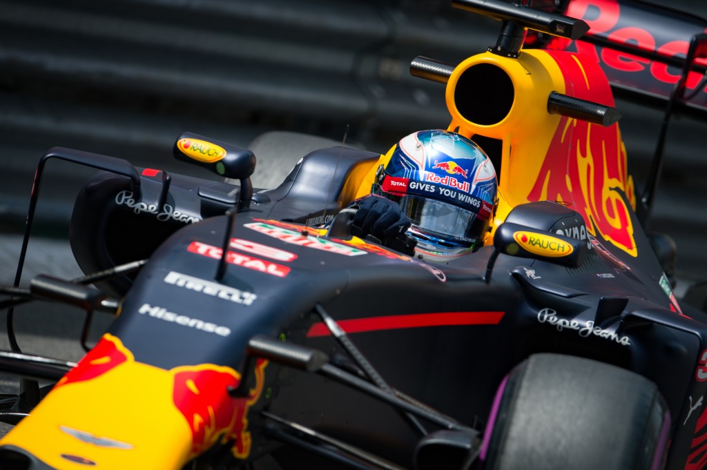 Infiniti Red Bull racing's Belgian-Dutch driver Max Verstappen drives during the second practice session at the Monaco street circuit, on May 26, 2016 in Monaco, three days ahead of the Monaco Formula 1 Grand Prix. / AFP PHOTO / ANDREJ ISAKOVIC