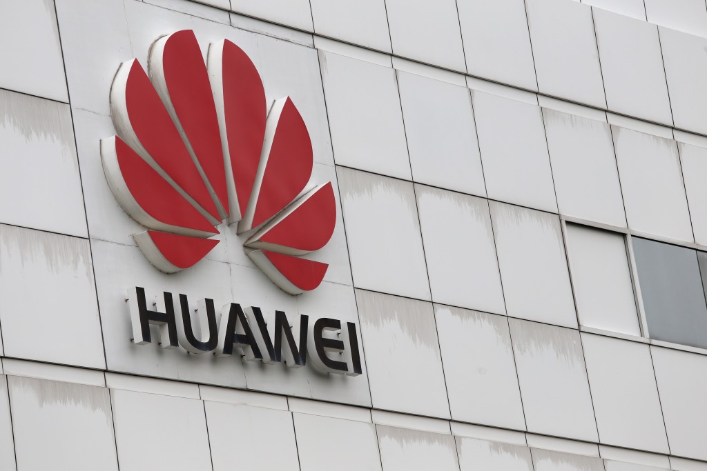 The logo of Chinese tech giant Huawei is seen on a building on its campus in the Chinese city of Shenzhen on April 7, 2013.  Chinese tech giant Huawei said on April 8 that it hoped to "solve the challenges and problems" it has in the United States after Washington labelled it a security threat last year.      AFP PHOTO / AARON TAM / AFP PHOTO / aaron tam