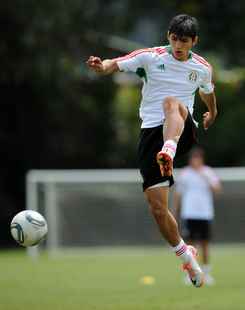 Mexican national U-20 football team player Alan Pulido takes part in a training session in Medellin, Antioquia department, Colombia, on August 2, 2011. AFP PHOTO/Raul ARBOLEDA / AFP PHOTO / RAUL ARBOLEDA