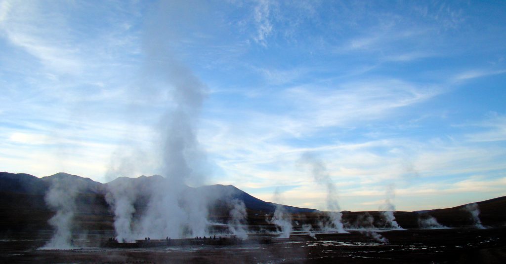 Picture taken at the El Tatio geyser field located within the Andes Mountains in the Atacama Desert in the Chilean northern region of Antofagasta at 4,320 metres above mean sea level, about 95 km north of San Pedro de Atacama, on February 21, 2016. Geysers are hot springs that periodically vent jets of hot water or steam.   AFP PHOTO / ANA FERNANDEZ / AFP PHOTO / ANA FERNANDEZ