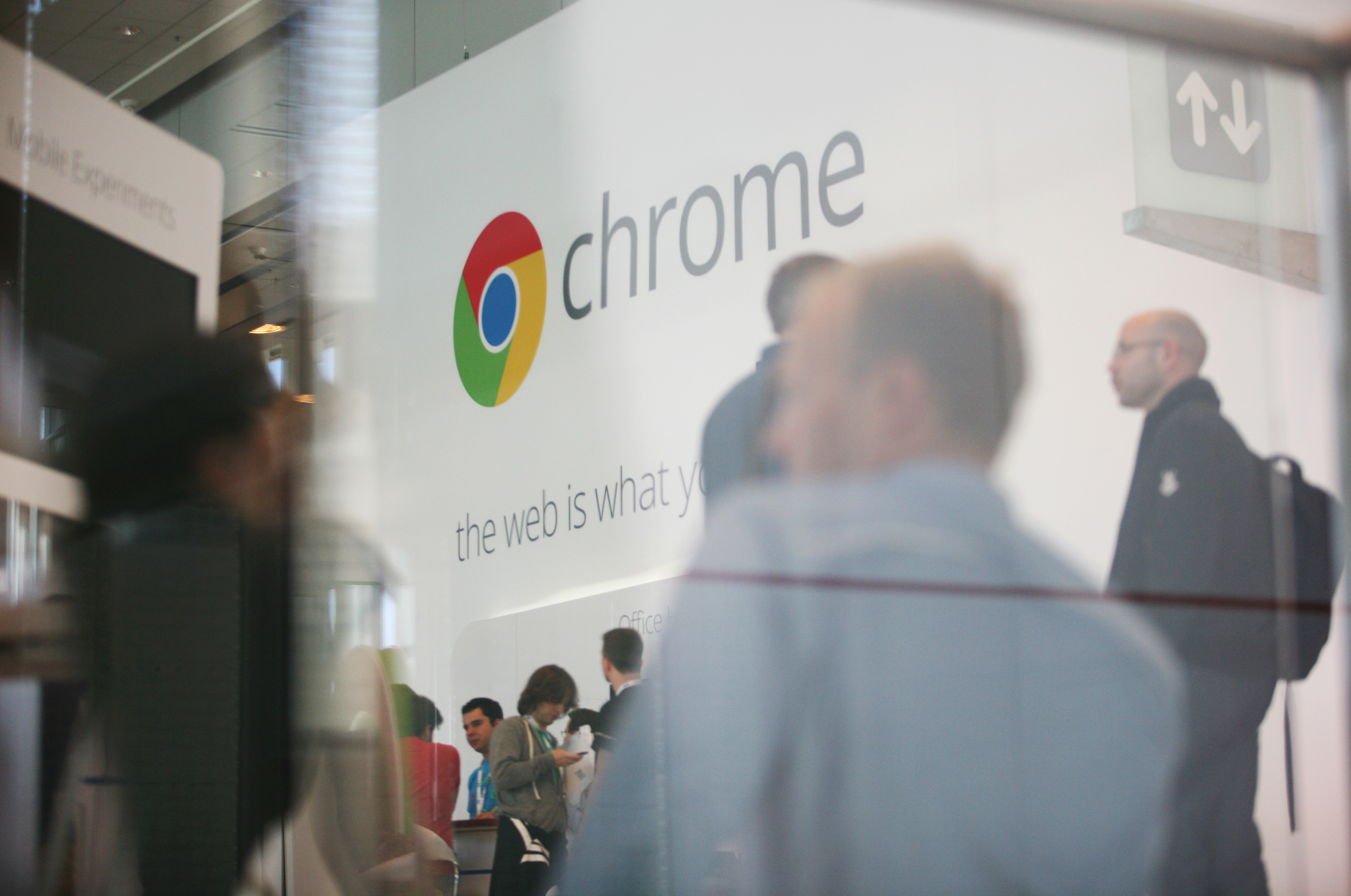 Google Chrome's logo is seen at Google's annual developer conference, Google I/O, at Moscone Center in San Francisco on June 28, 2012 in California.   AFP PHOTO / Kimihiro Hoshino / AFP PHOTO / KIMIHIRO HOSHINO