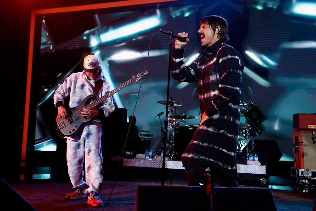 LOS ANGELES, CA - APRIL 13: Musicians Flea (L) and Anthony Kiedis of Red Hot Chili Peppers perform onstage during the launch of the Parker Institute for Cancer Immunotherapy, an unprecedented collaboration between the country's leading immunologists and cancer centers on April 13, 2016 in Los Angeles, California. Jonathan Leibson/Getty Images for Parker Media/AFP