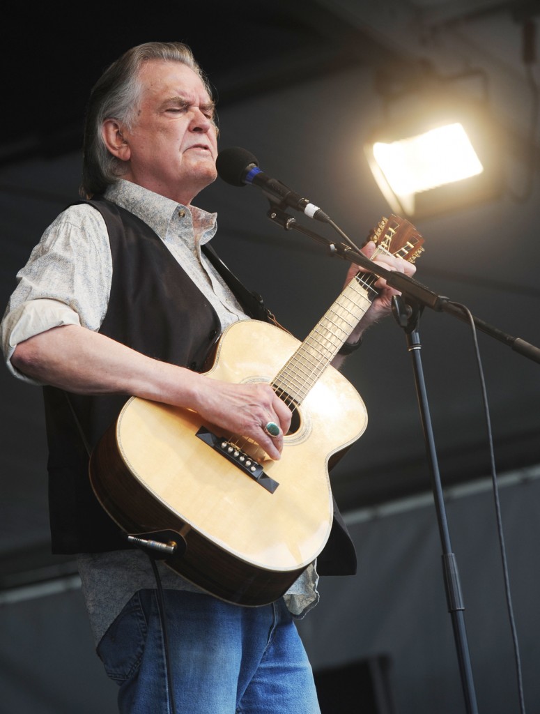 NEW ORLEANS - MAY 03: Singer/Songwriter Guy Clark performs at the 2009 New Orleans Jazz & Heritage Festival at the Fair Grounds Race Course on May 3, 2009 in New Orleans.   Rick Diamond/Getty Images/AFP