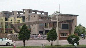 Jhunan Junior High School, a school in Miaoli County in Taiwan orders the evacuation of high school students as an earthquake was felt in the area around at 11:17 a.m. on Thursday, May 12. The quake was registered at 5.6 magnitude with its epicenter located 23 kilometers east southeast of Yilan in Taiwan. Miaoli is 172.3 kilometers from Yilan in Taiwan. (Photo courtesy Armi Hsu, Eagle News correspondent in Taiwan)