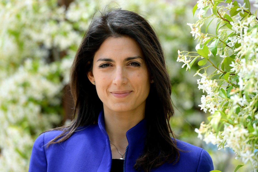 Italian Virginia Raggi, candidate of the Five Star Movement (M5S) for the election of mayor of Rome, poses on May 19, 2016 during an interview in Rome. / AFP PHOTO / Vincenzo PINTO