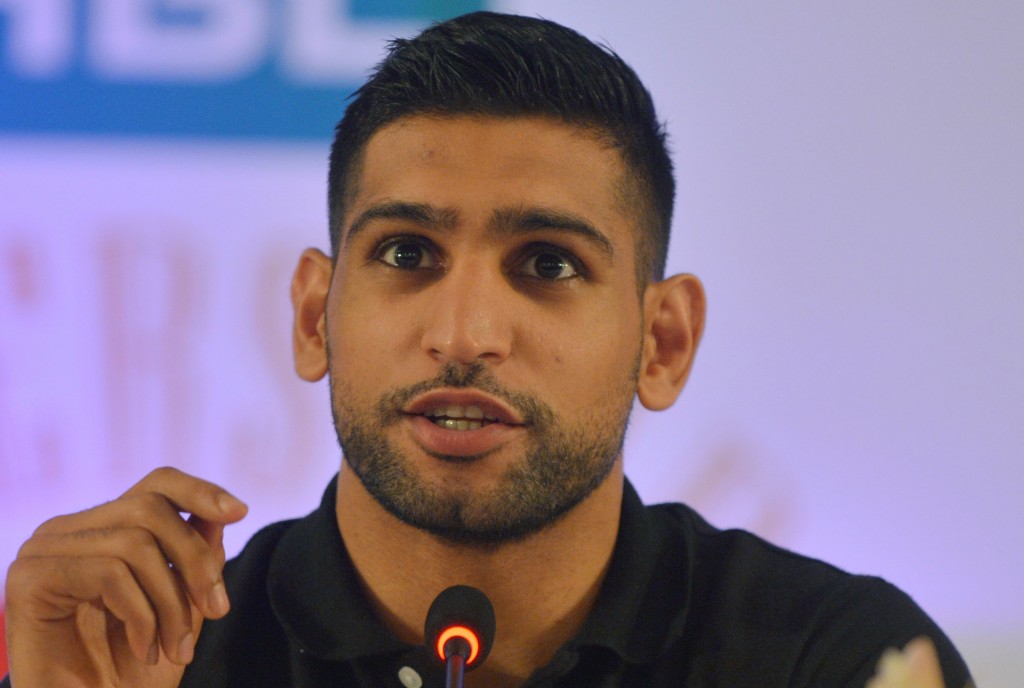 British boxer Amir Khan addresses a press conference in the Pakistani city of Karachi on June 1, 2016.  British boxer Amir Khan hailed the decision to allow professional boxers at the upcoming Olympic Games in Rio de Janeiro, saying he would love to represent the country of his parents' birth, Pakistan. / AFP PHOTO / RIZWAN TABASSUM