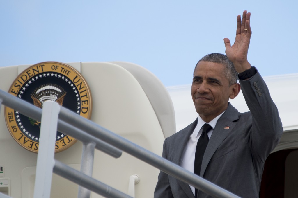 US President Barack Obama boards Air Force One at Joint Base Andrews, Maryland, June 3, 2016. / AFP PHOTO / JIM WATSON