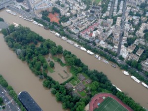 This aerial photo taken and handout on June 4, 2016, by the French air force shows the Lebaudy Parc in Puteaux, west of Paris, flooded by the River Seine after it burst its banks near the pont de Neuilly bridge. The rain-swollen River Seine in Paris began to recede on June 4, 2016, after reaching its highest level in three decades, easing fears after floods sent the Louvre and other riverside museums scrambling to protect their treasures. From a peak of 6.10 metres (20 feet) in the early hours of Saturday, the river began to subside, falling to 5.99 metres at 5pm (1500 GMT), the environment ministry's Vigicrues flood watch website said. / AFP PHOTO / HO / RESTRICTED TO EDITORIAL USE - MANDATORY CREDIT "AFP PHOTO / FRENCH AIR FORCE / ARMEE DE L'AIR"